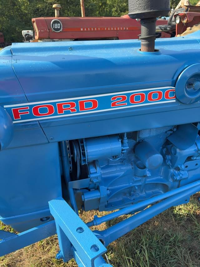 Image of Ford 2000 equipment image 3