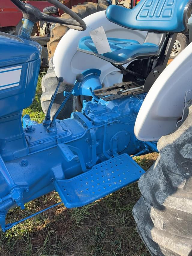 Image of Ford 2000 equipment image 4