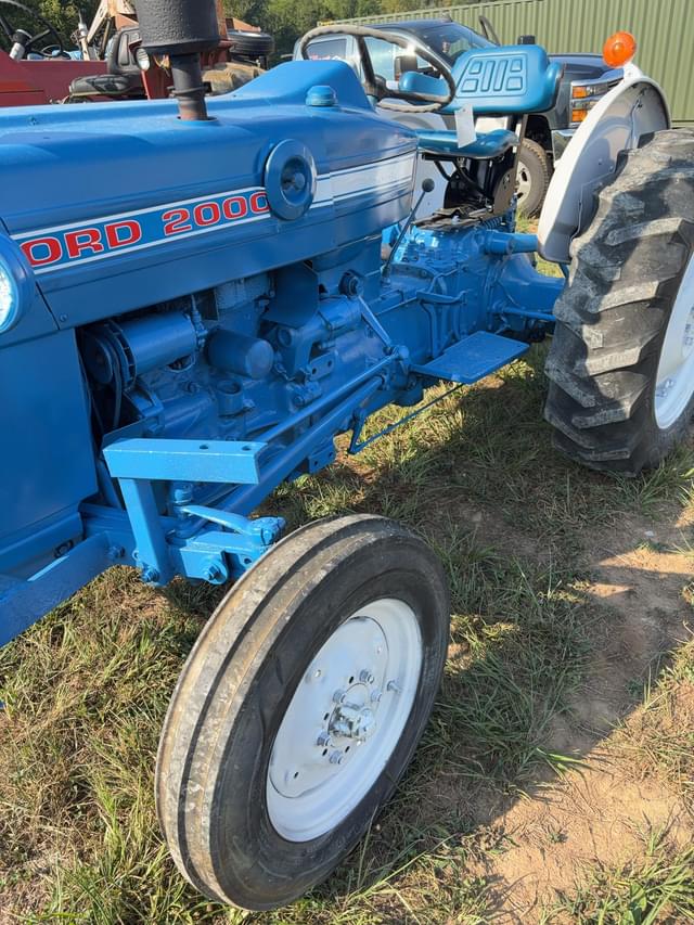Image of Ford 2000 equipment image 2