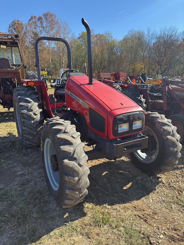 Image of Massey Ferguson 4225 equipment image 3