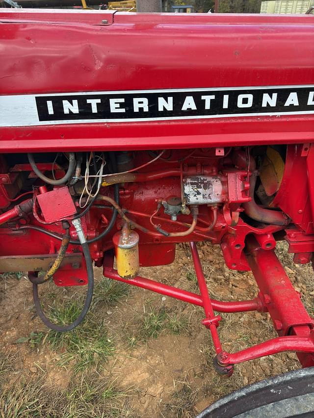 Image of International Harvester 354 equipment image 4