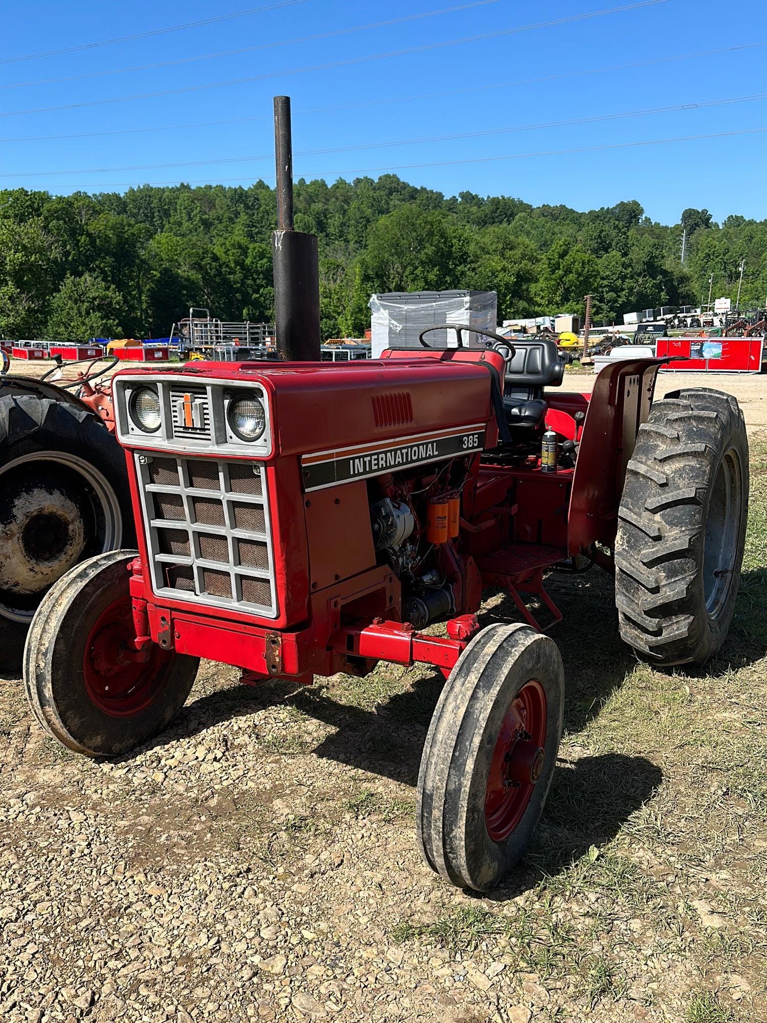 Main image International Harvester 385