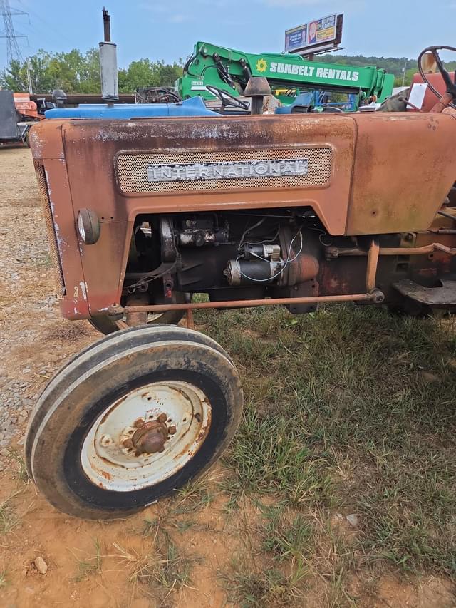 Image of International Harvester B-414 equipment image 2
