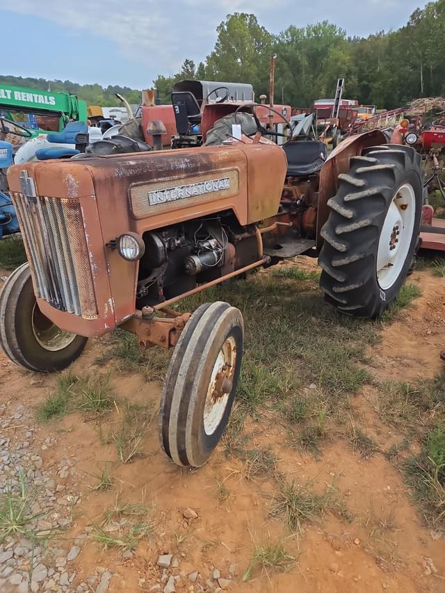Image of International Harvester B-414 equipment image 1