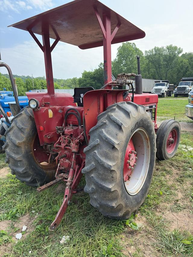 Image of International Harvester 584 equipment image 3
