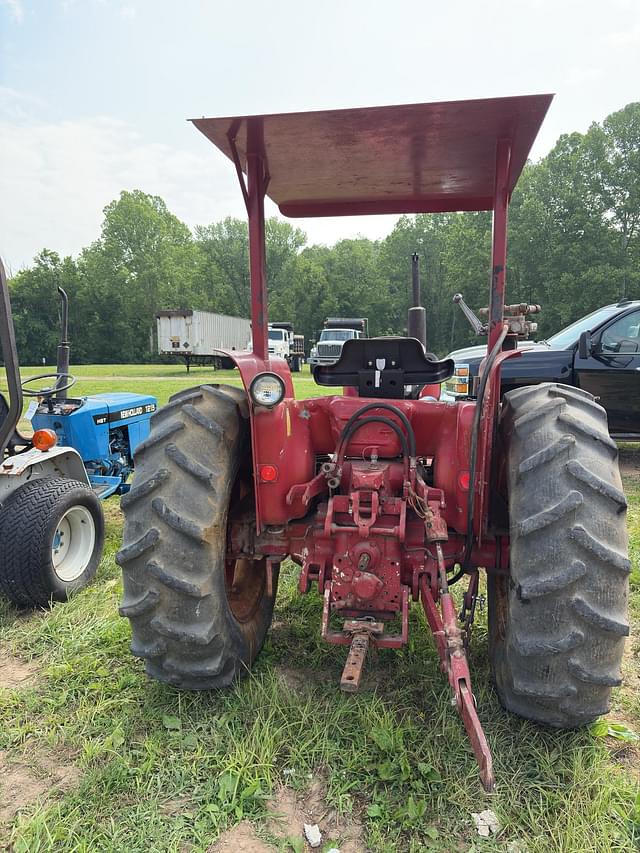 Image of International Harvester 584 equipment image 2