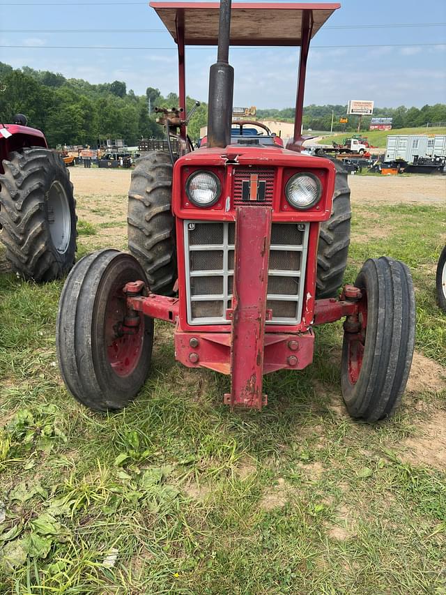 Image of International Harvester 584 equipment image 1