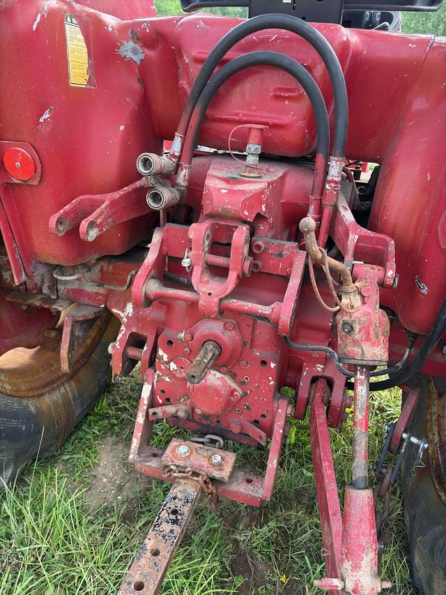 Image of International Harvester 584 equipment image 4