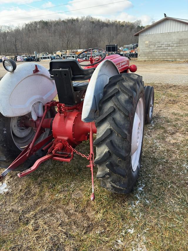 Image of Ford 601 equipment image 4