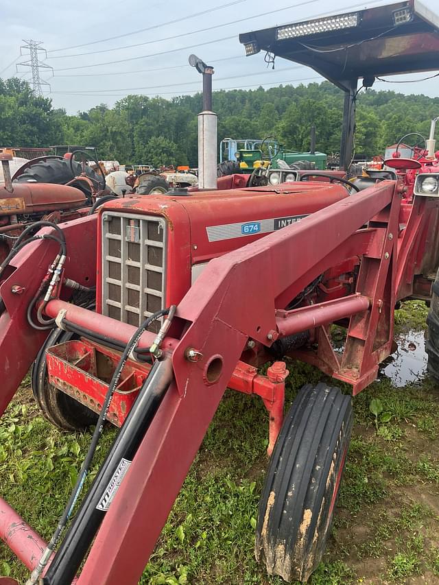 Image of International Harvester 674 equipment image 3