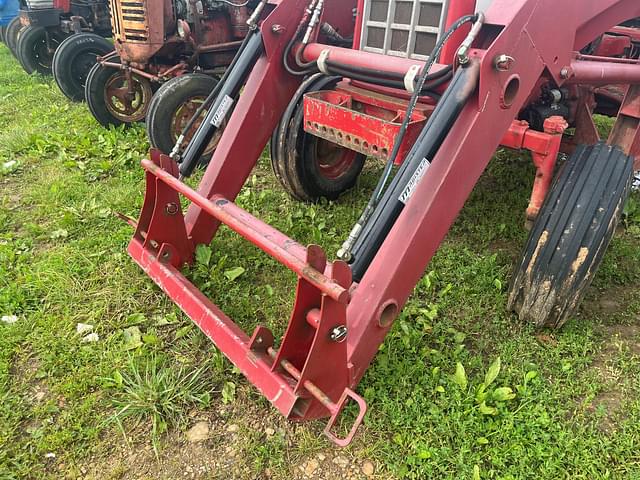 Image of International Harvester 674 equipment image 2