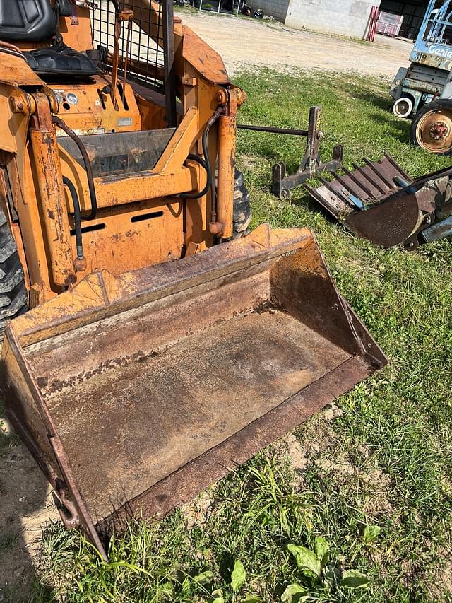 Image of Case 1835 equipment image 1