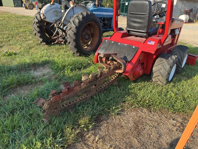 Image of Ditch Witch 2200 equipment image 2