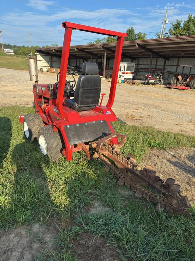 Image of Ditch Witch 2200 equipment image 4
