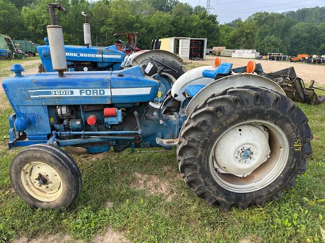 Image of Ford 3600 equipment image 2