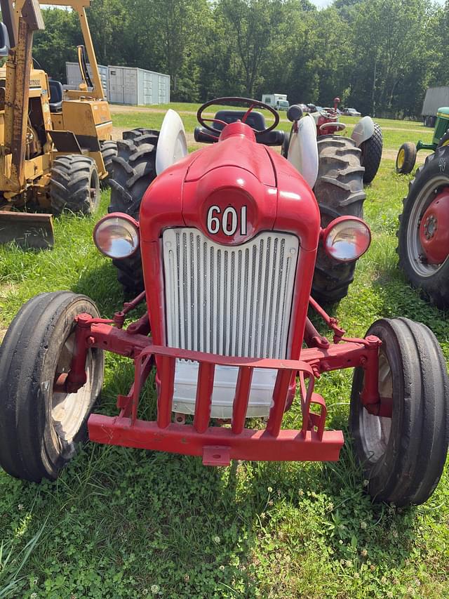 Image of Ford 601 equipment image 1