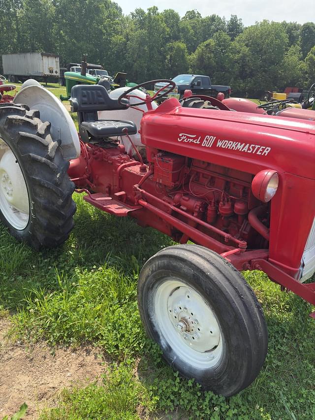 Image of Ford 601 equipment image 2