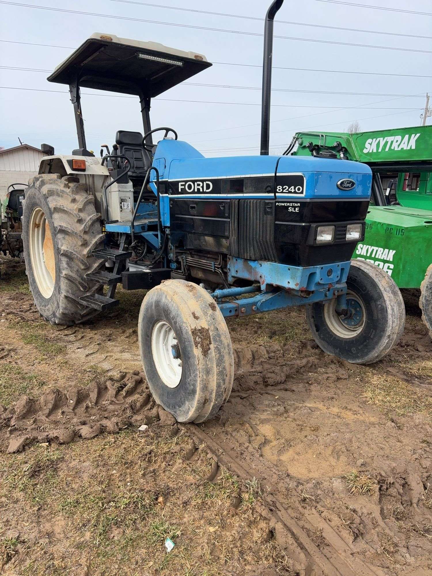 1992 Ford 8240 Equipment Image0