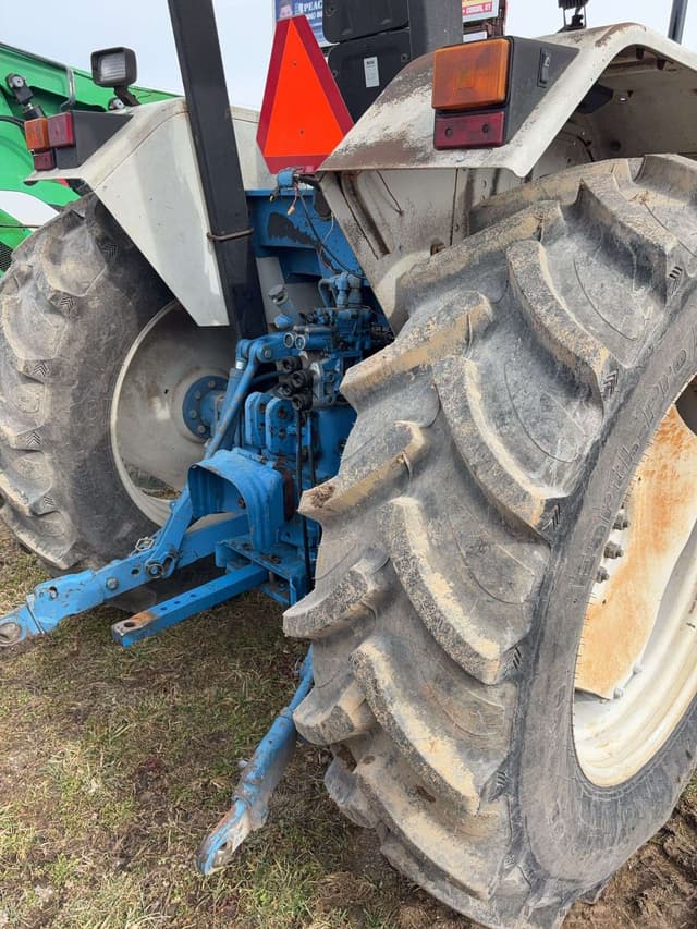 Image of Ford 8240 equipment image 4