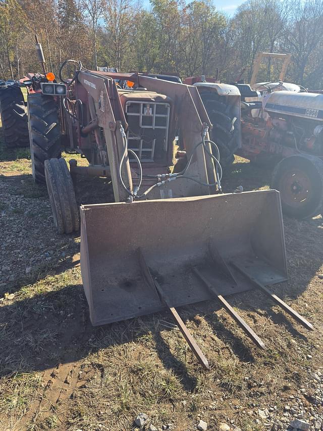 Image of International Harvester 574 equipment image 1