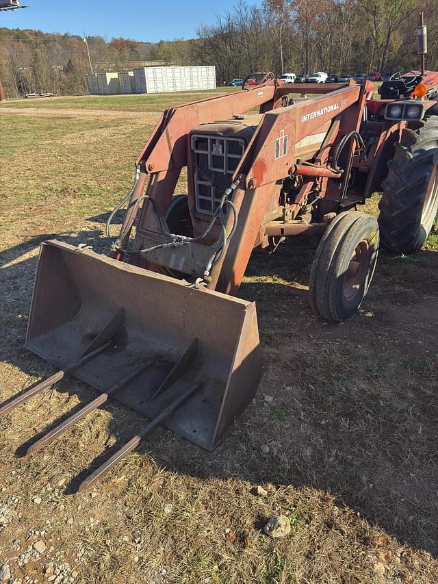 Image of International Harvester 574 equipment image 3