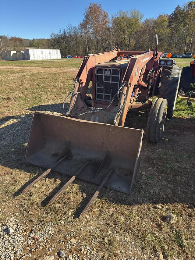 Image of International Harvester 574 equipment image 2