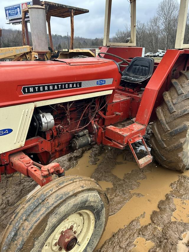 Image of International Harvester 574 equipment image 3