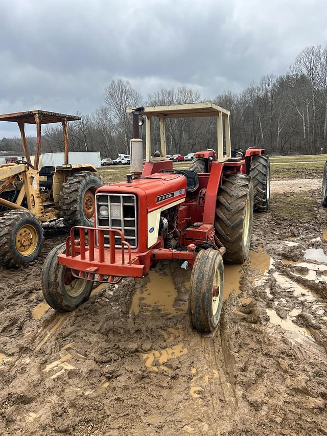 Image of International Harvester 574 equipment image 1