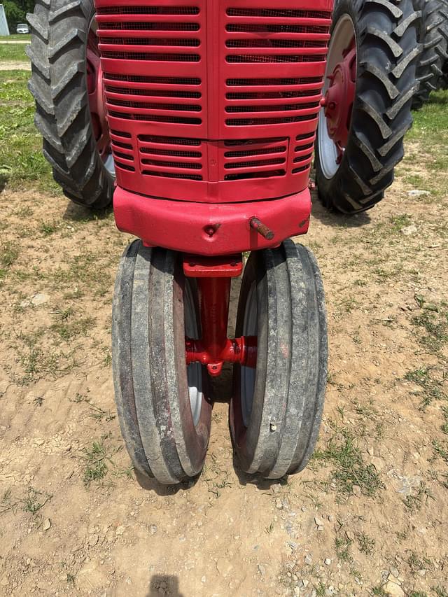 Image of Farmall Super H equipment image 2