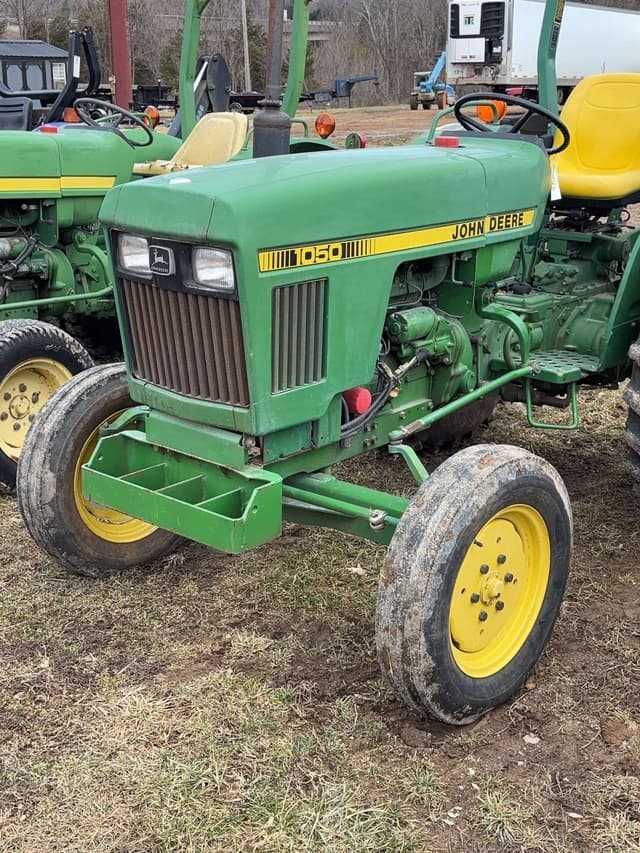 Image of John Deere 1050 equipment image 1