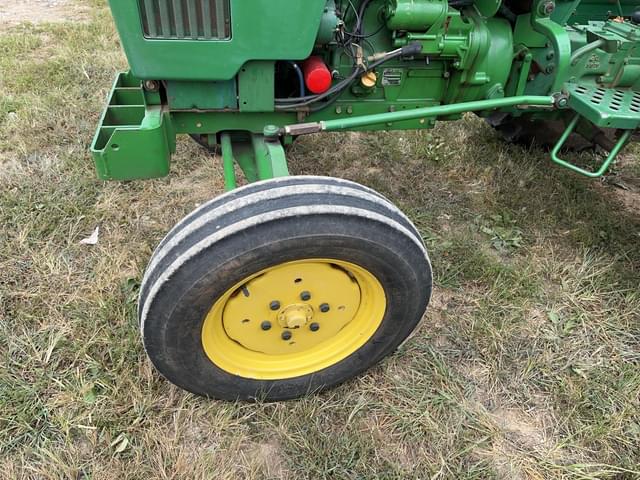 Image of John Deere 1050 equipment image 3