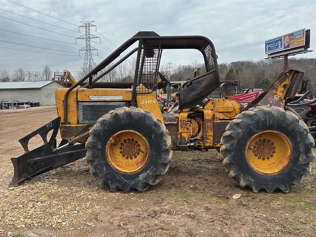 Image of John Deere 440B equipment image 4