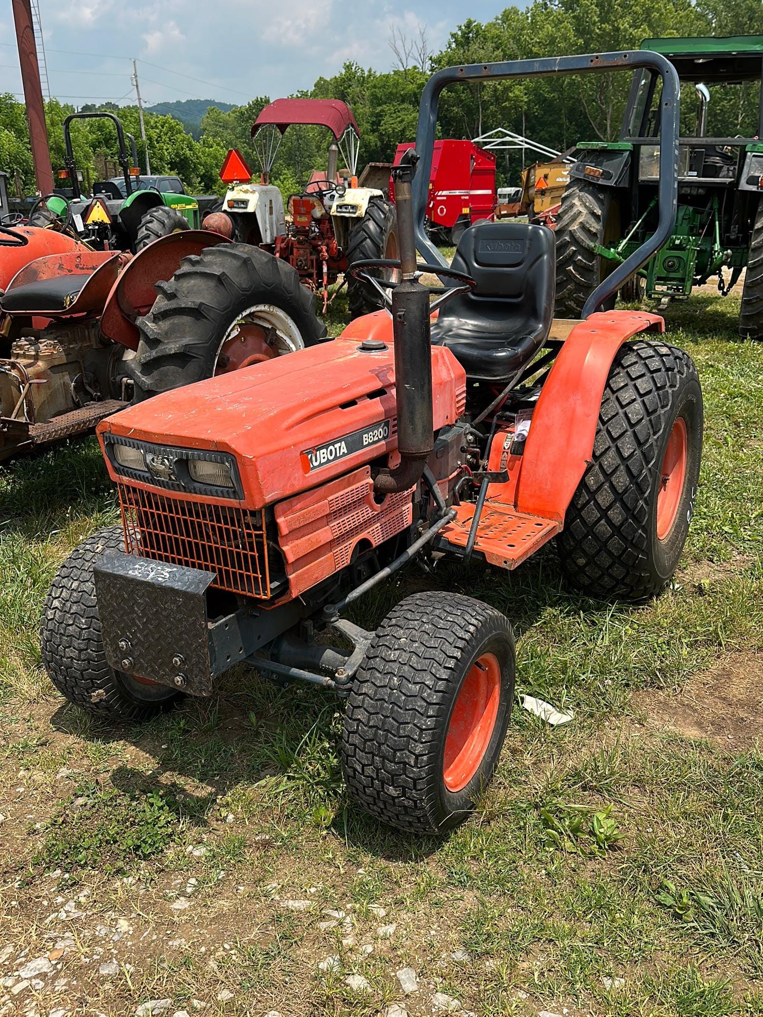 Main image Kubota B8200