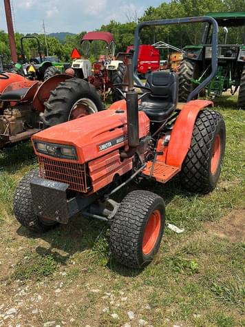 Main image Kubota B8200