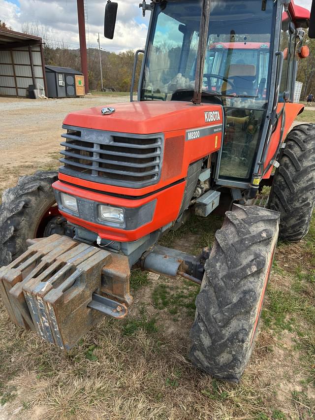 Image of Kubota M8200 equipment image 3