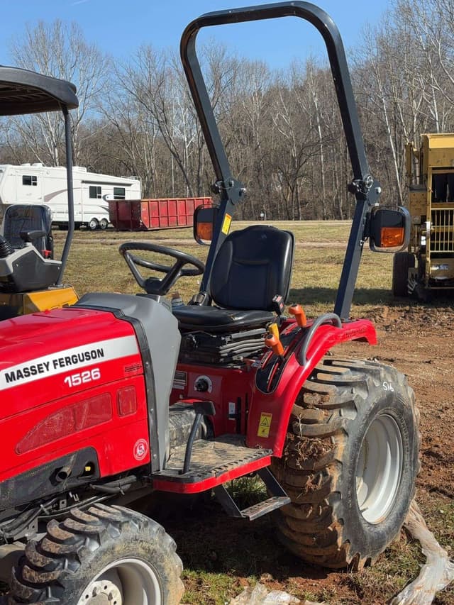 Image of Massey Ferguson 1526 equipment image 2