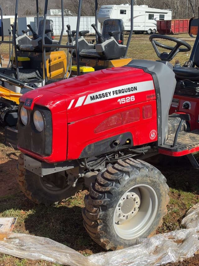 Image of Massey Ferguson 1526 equipment image 1