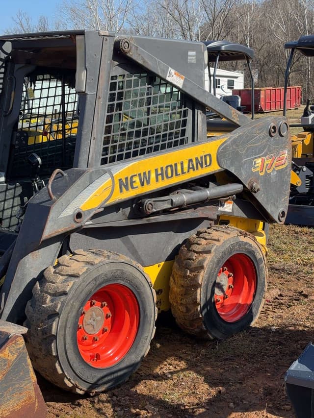 Image of New Holland L175 equipment image 3
