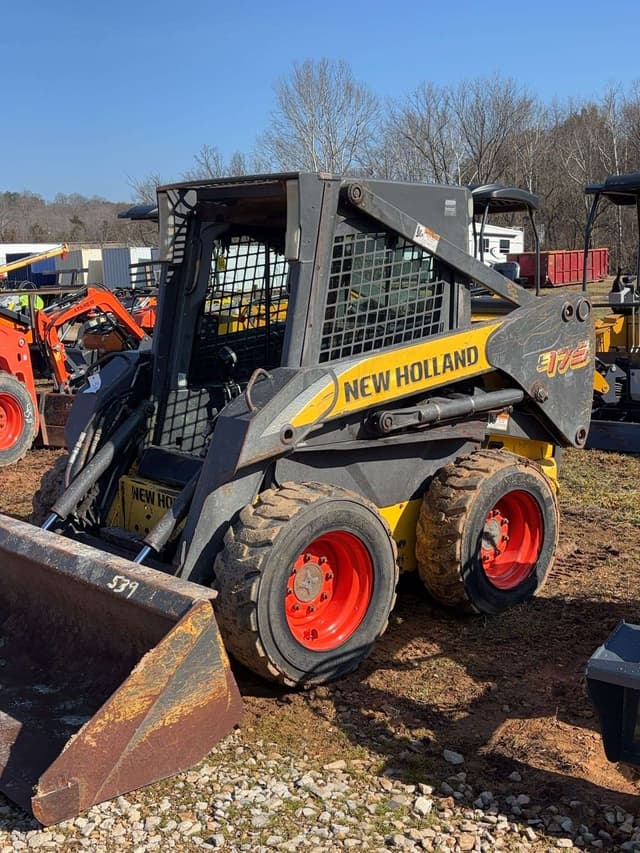 Image of New Holland L175 equipment image 2