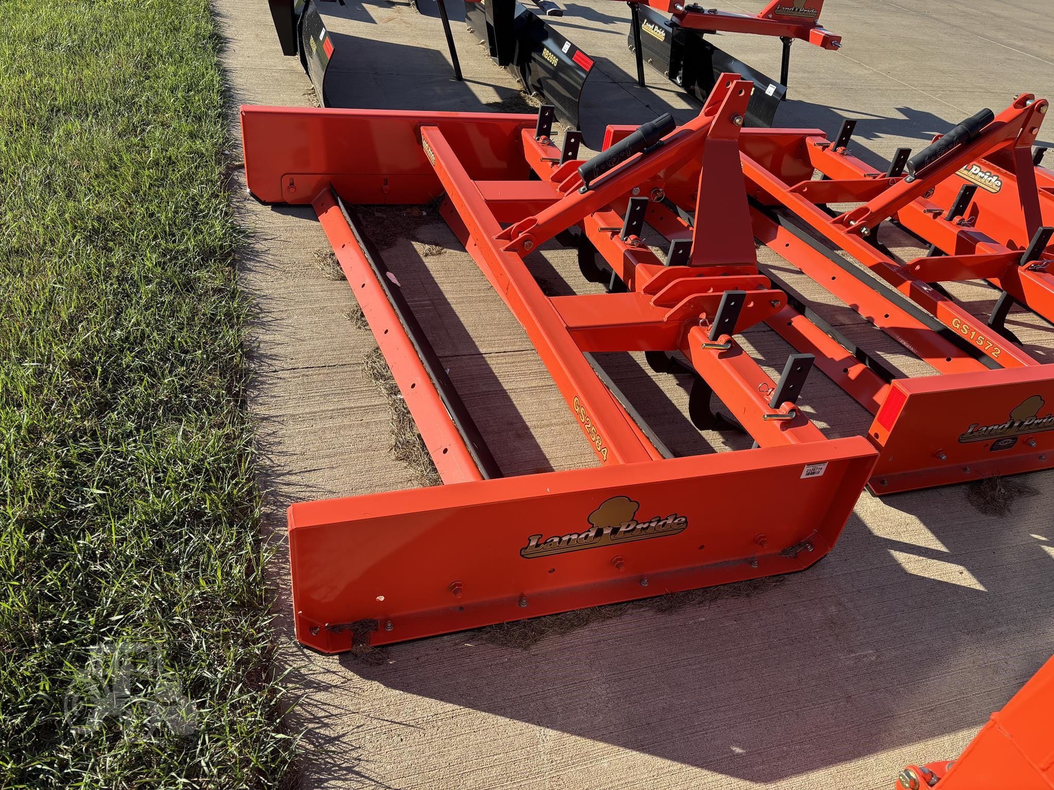 Land Pride GS2584 Equipment Image0