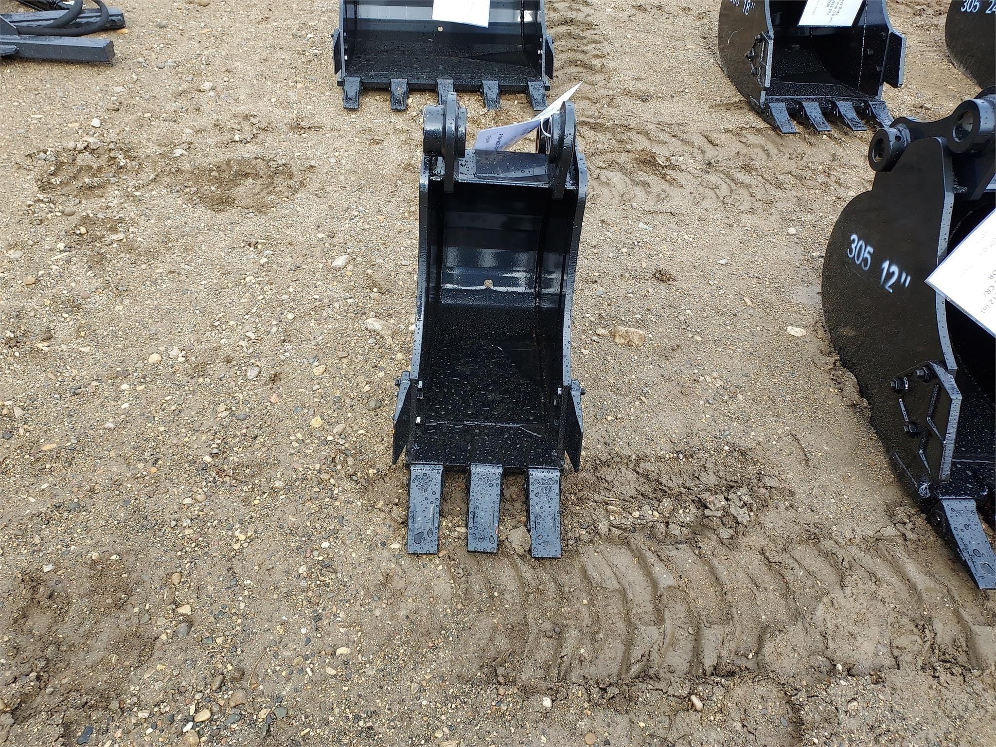 Main image Land Hero CAT303