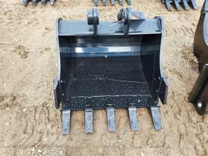 SOLD - LANDHERO NEW HEAVY DUTY BUCKET Bucket Construction | Tractor Zoom