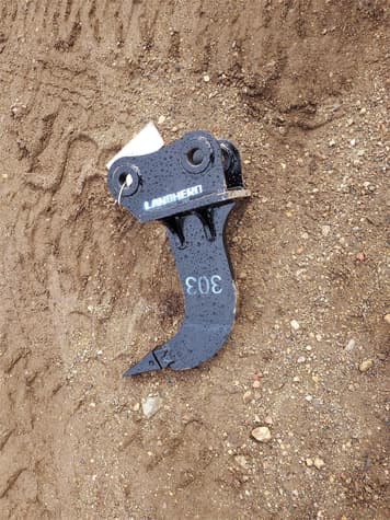 Main image Land Hero CAT303