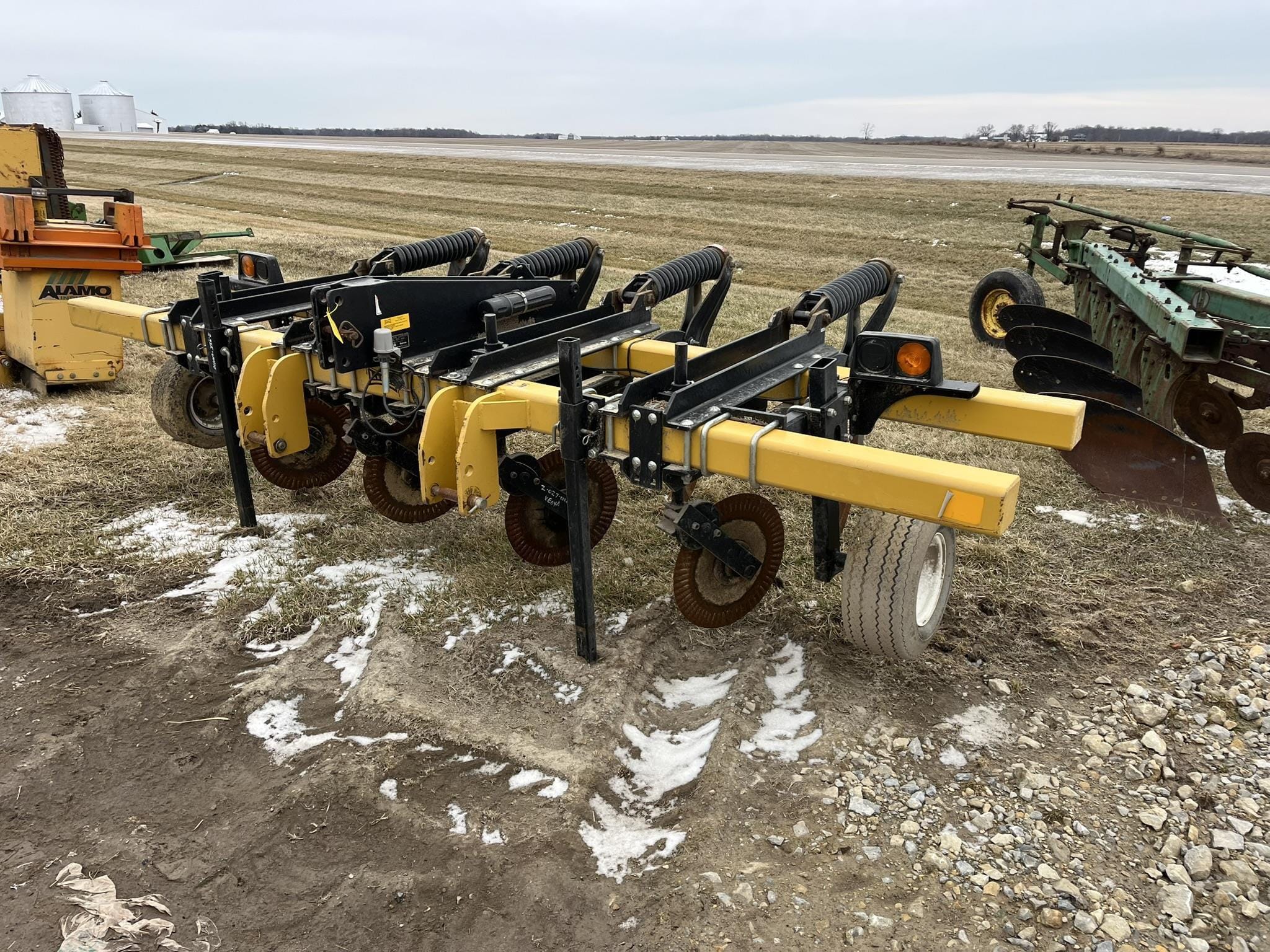 Landoll 1514 Equipment Image0