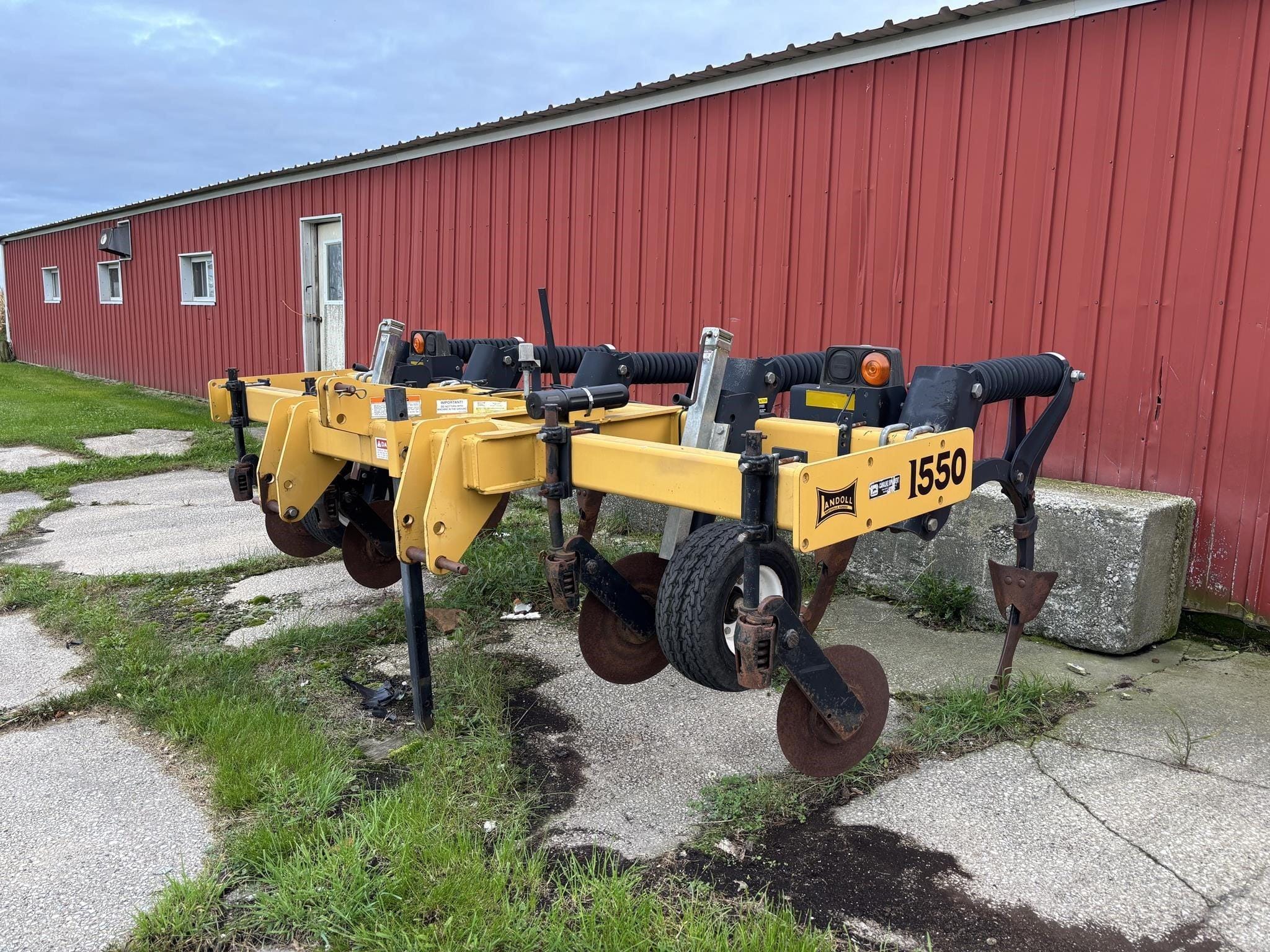 Landoll 1550 Equipment Image0