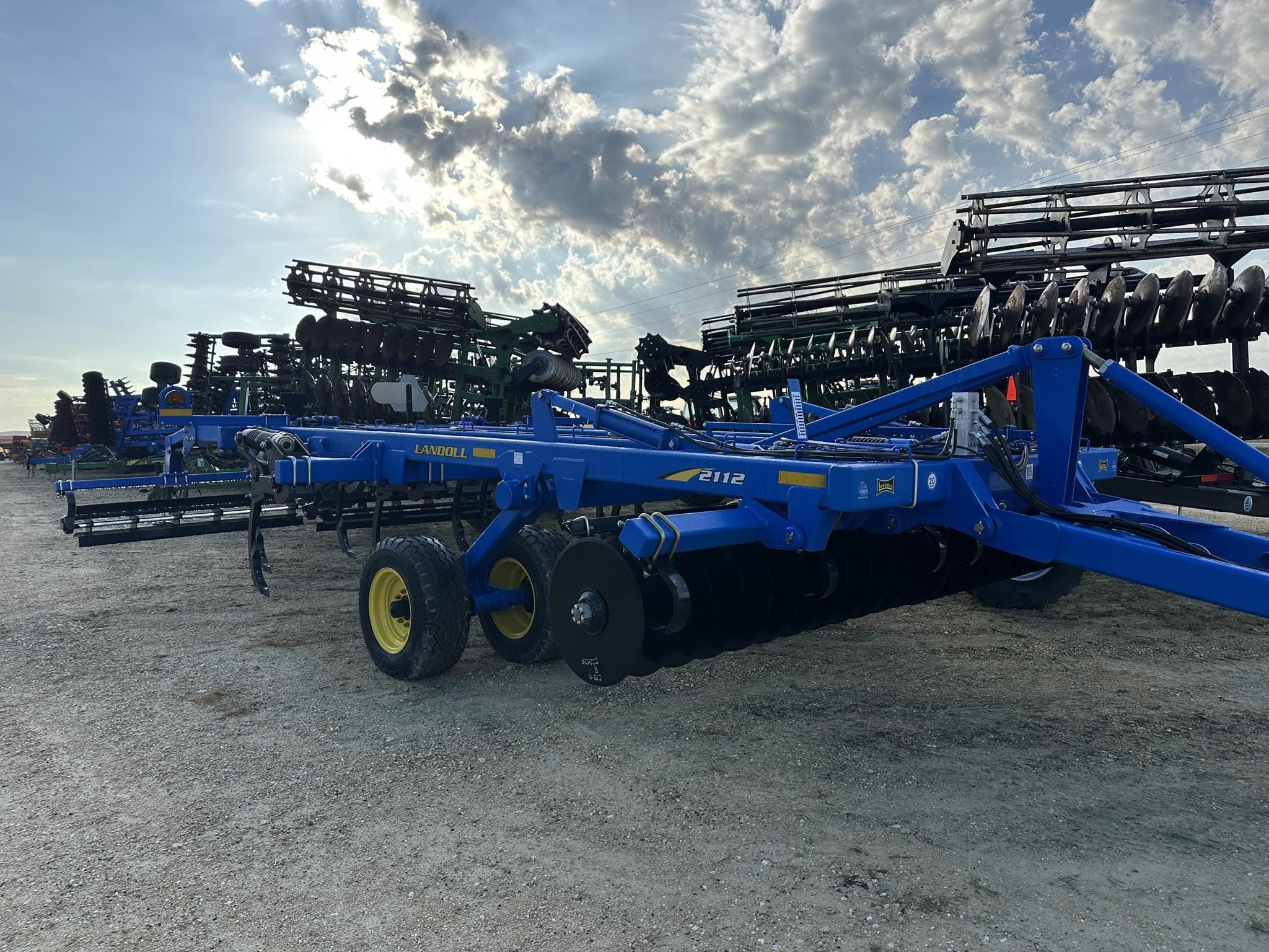 Landoll 2112-11 Equipment Image0