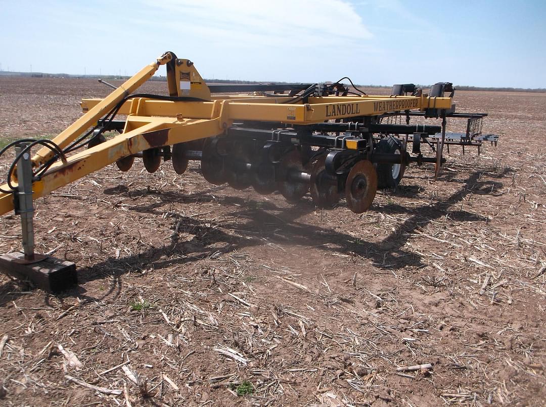 Image of Landoll 2200 Image 0