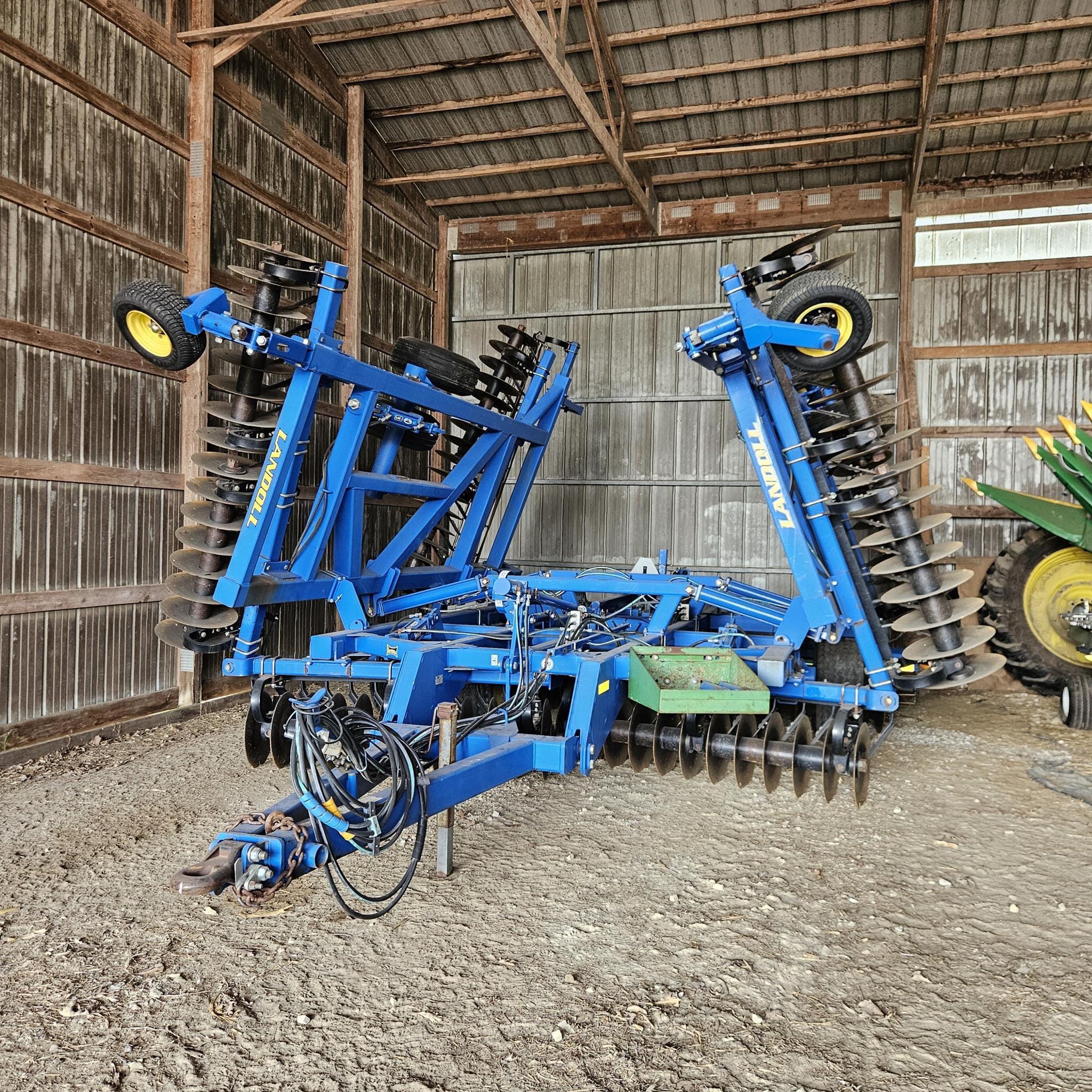 2011 Landoll 7431 Equipment Image0