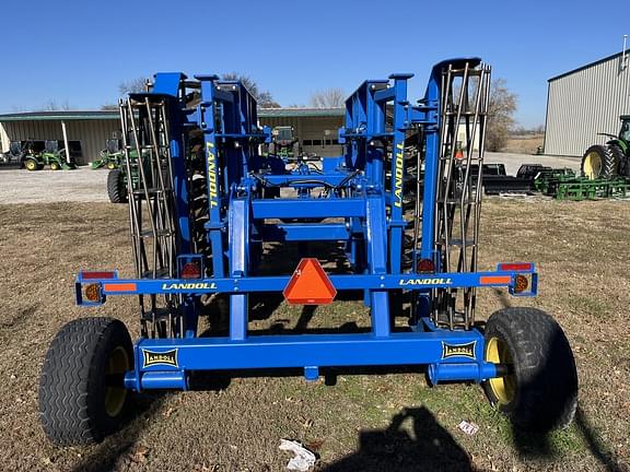 Image of Landoll 7821 equipment image 1