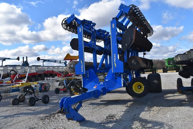 Image of Landoll 7833 equipment image 2